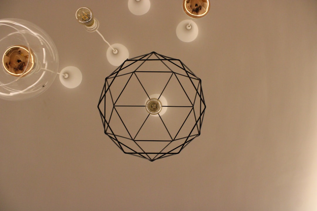 Verlicht je interieur met moderne hanglampen: ontdek de schoonheid van pendant verlichting