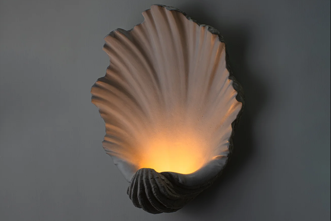 Schelp wandlamp van gips