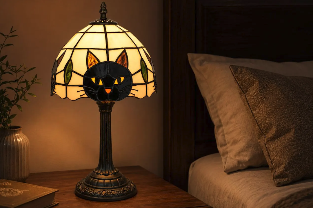 Oude messing zwenkarm lamp voor nachtkastje lezen